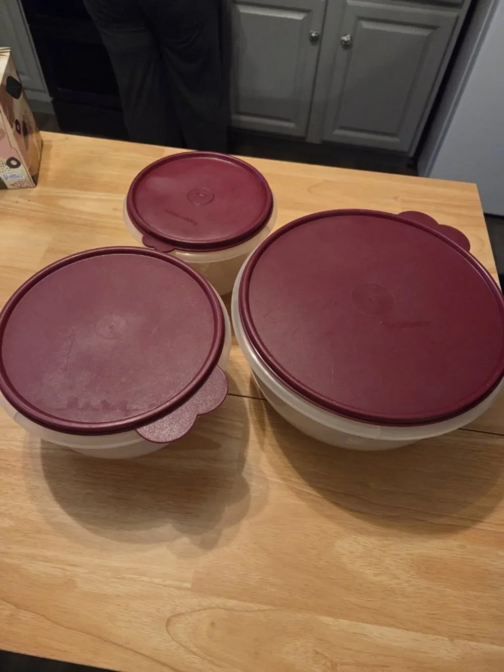 Set Of 3 Tupperware Classic Flat Bottom Mixing Bowls Limited Edition Maroon Lids